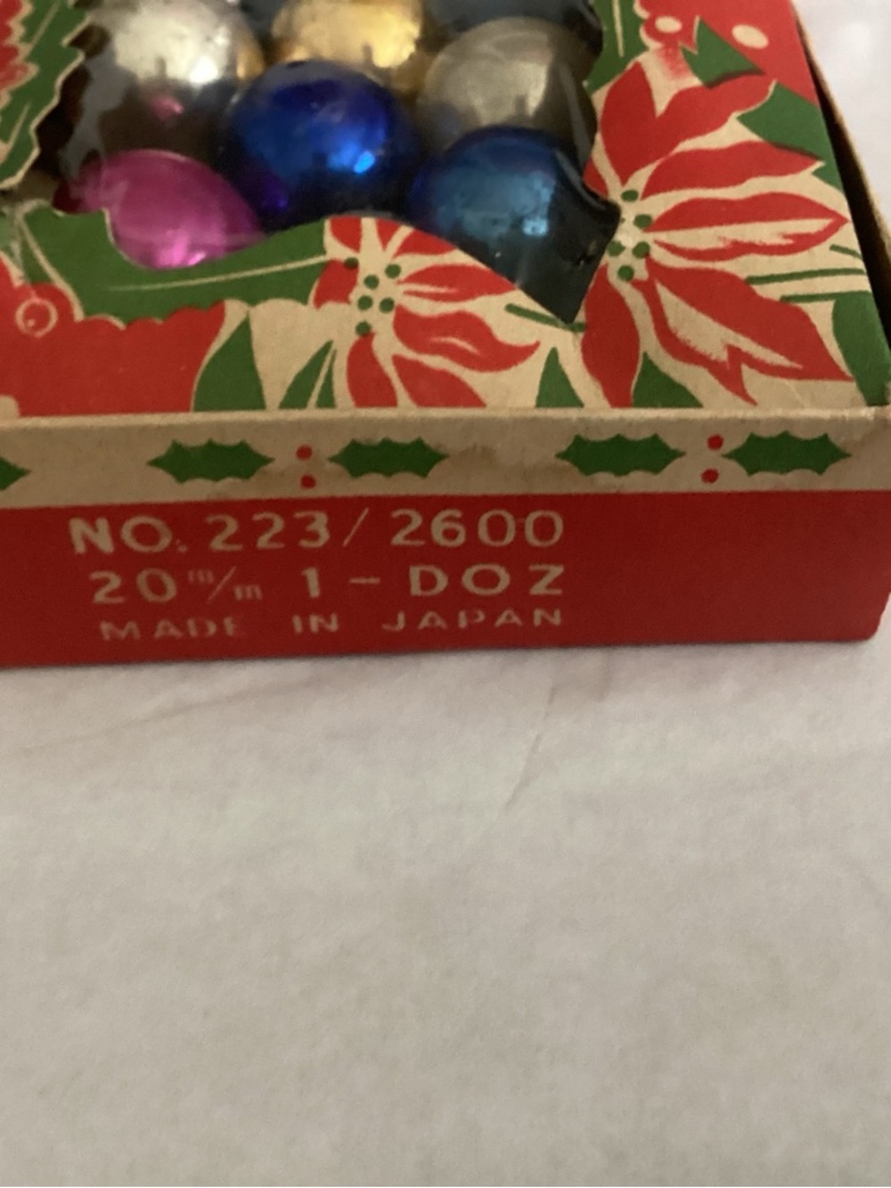 Vtg. 1950s glass Christmas tree ornaments 12 in the box. Bulbs - Picture 4 of 4